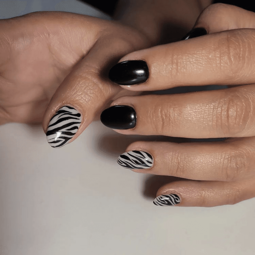 nail-design-zebra