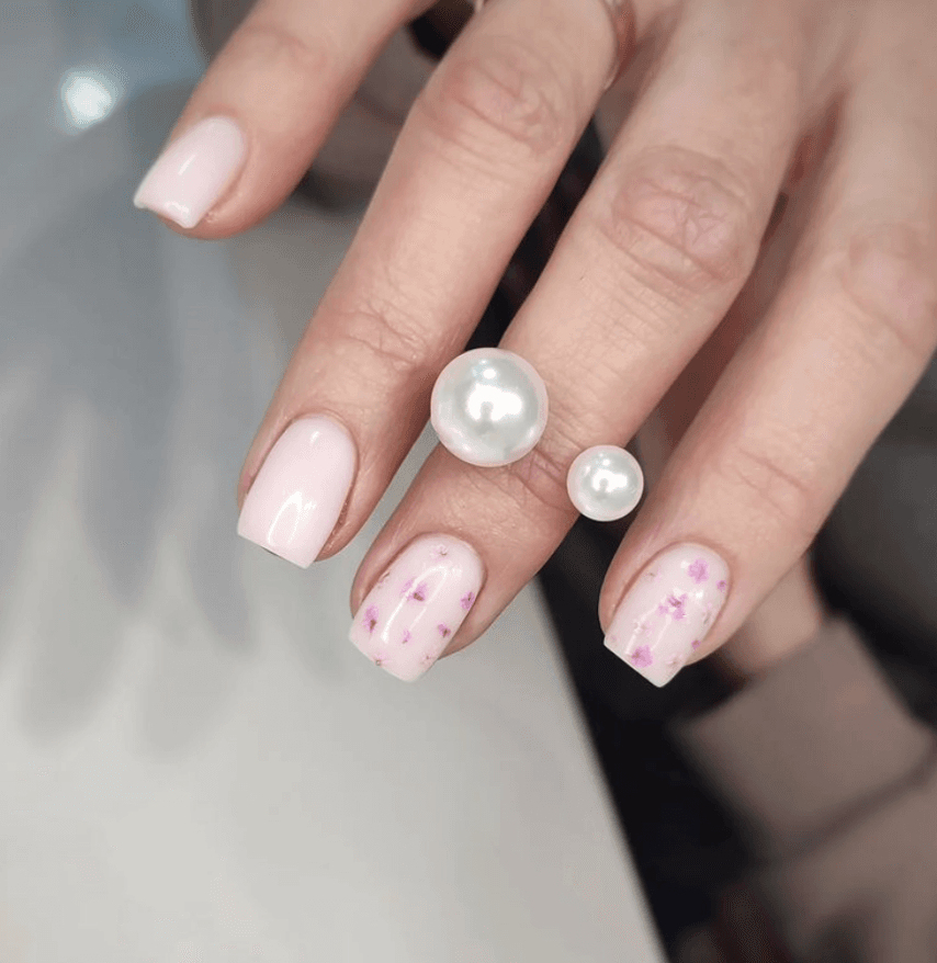 nail-design-delicate